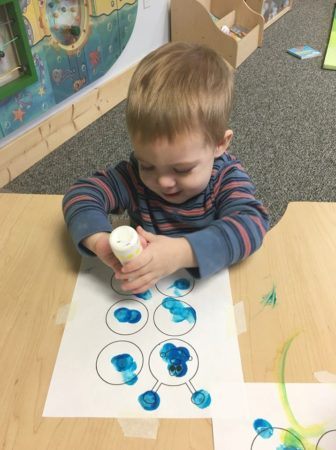 2-year-old_painting_with_dauber_cadence_academy_preschool_tualatin_or-336x450