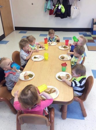 2-year-olds_eating_healthy_lunch_creative_expressions_learning_center_imperial_mo-333x450