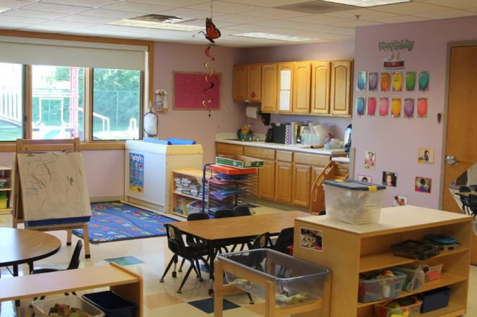 2_year_old_classroom_learning_edge_new_berlin_wi-676x450