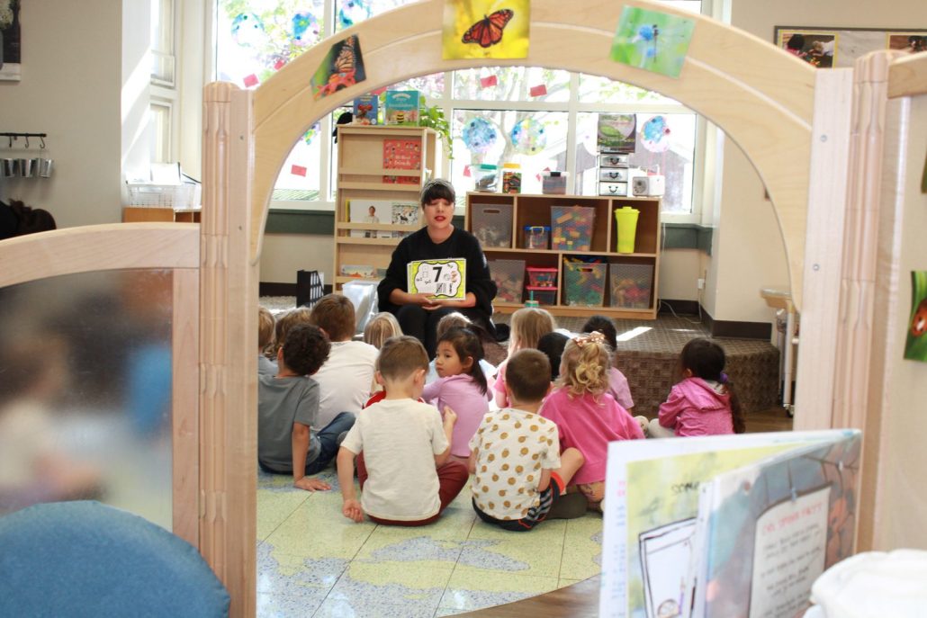 cadence_education_local_photos_campaign_6820_w_121st_st_leawood_ks_66209_usa_child_reading-04-24-2024-17145155395200.0008432808588492158