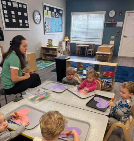 children doing craft with teachers instructions at preschool and daycare cadence academy preschool 502 spring hill