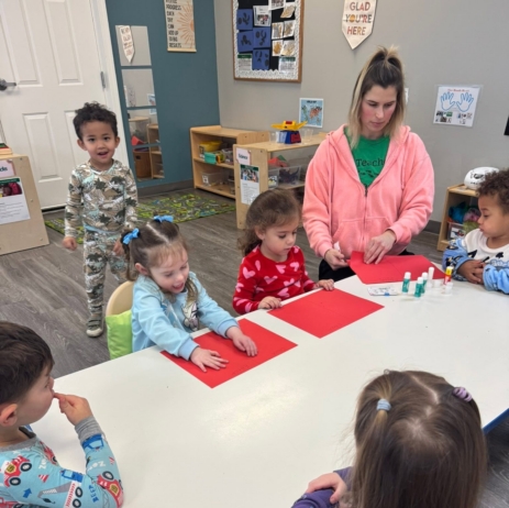children working on craft with paper at preschool and daycare cadence academy preschool 502 spring hill