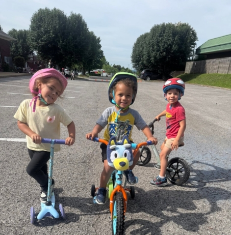children on bikes outside together smiling at preschool and daycare cadence academy preschool 502 spring hill