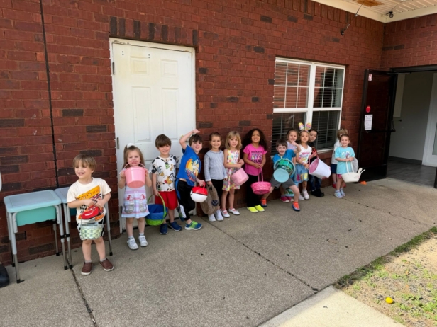 children standing in line outside smiling at preschool and daycare cadence academy preschool 502 spring hill