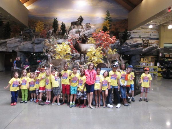 field_trip_to_cabelas_cadence_academy_preschool_mauldin_sc-600x450