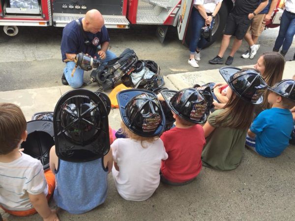 firefighter_demonstration_at_creative_kids_childcare_centers_beekman-600x450