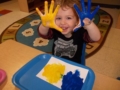 hand_painting_at_cadence_academy_preschool_sherwood_or-600x450