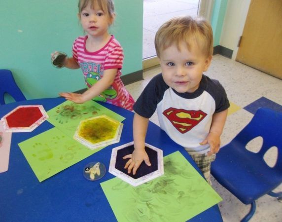 hand_stamp_art_activity_cadence_academy_preschool_centennial_co-572x450