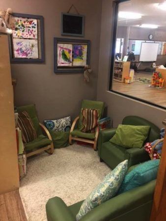 homelike_reading_area_at_cadence_academy_preschool_broomfield_co-338x450