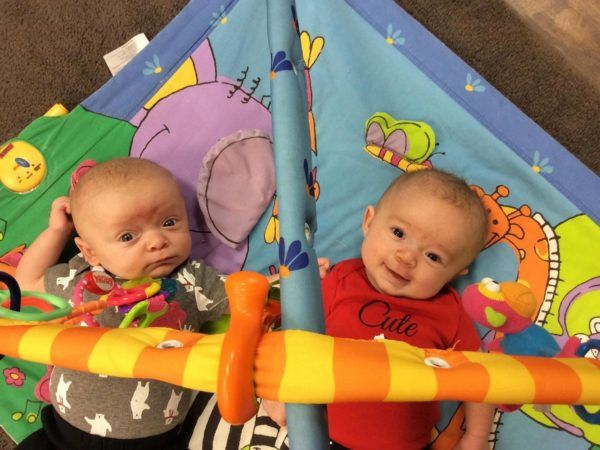 infant_friends_in_play_area_cadence_academy_preschool_montgomery_il-600x450