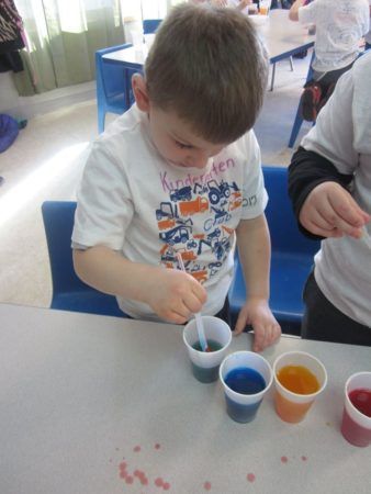 kindergarten_club_color_mixing_activity_cadence_academy_preschool_main_street_normal_il-338x450