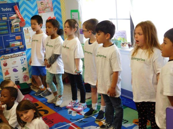 kindergarten_club_students_singing_cadence_academy_preschool_allen_tx-600x450