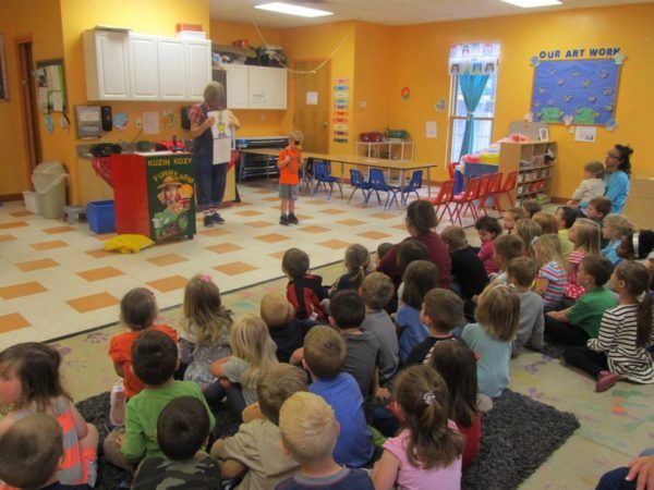 kuzin_kozy_funny_farm_show_at_cadence_academy_preschool_louisville_ky-600x450