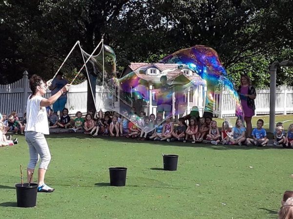 large_bubble_demonstration_canterbury_preparatory_school_overland_park_ks-600x450