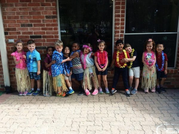 luau_party_at_bent_tree_child_development_center_addison_tx-600x450