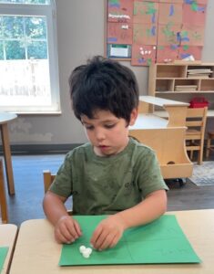 young boy practicing counting and numbers at cadence academy preschool and daycare in dupont washington