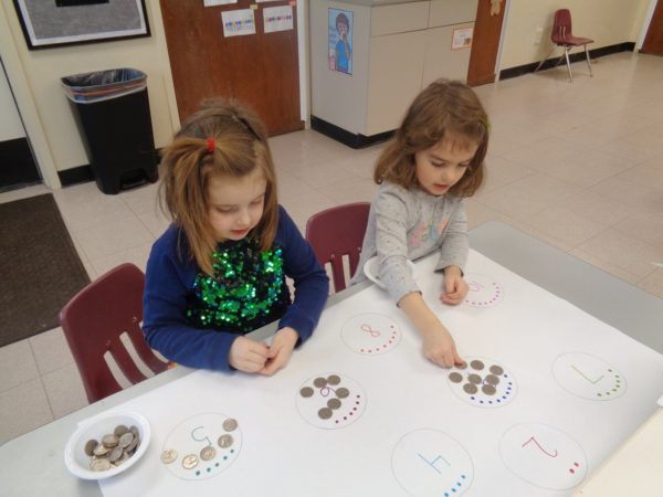 money_counting_activity_cadence_academy_preschool_clive_ia-600x450