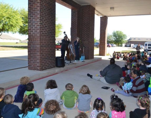 musical_performance_at_the_peanut_gallery_temple_tx-574x450