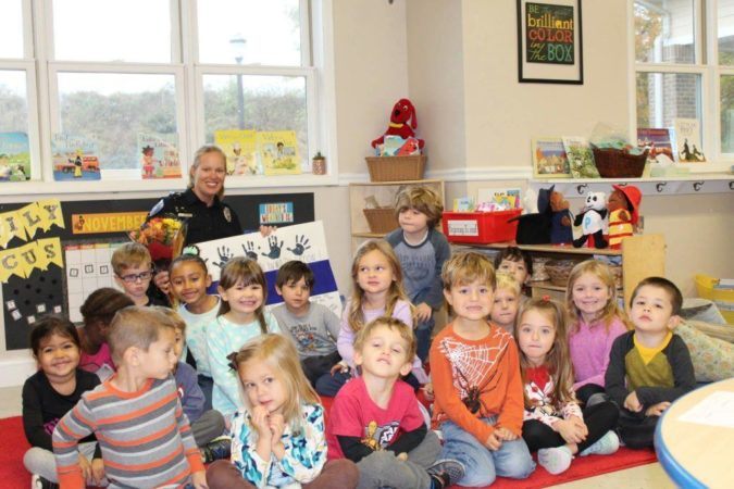 policewoman_and_preschool_class_at_cadence_academy_preschool_kenton_huntersville_nc-1024x683-675x450