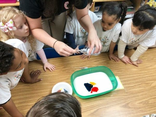 pre-kindergarten_color_mixing_activity_the_bridge_learning_center_carrollton_ga-600x450