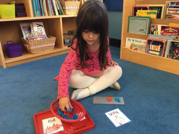 pre-kindergarten_spelling_activity_canterbury_preparatory_school_overland_park_ks-600x450