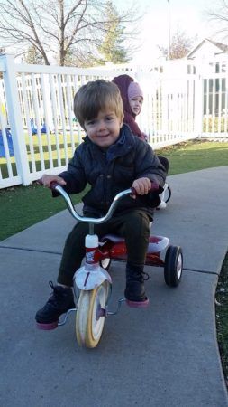 preschool_boy_on_tricycle_canterbury_academy_at_small_beginnings_overland_park_ks-253x450