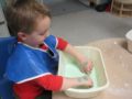 preschool_boy_playing_in_tub_cadence_academy_preschool_urbandale_ia-600x450