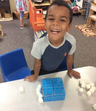 preschool_boy_playing_with_blocks_and_marshmallows_rogys_learning_place_glen_oak_peoria_heights_il-389x450