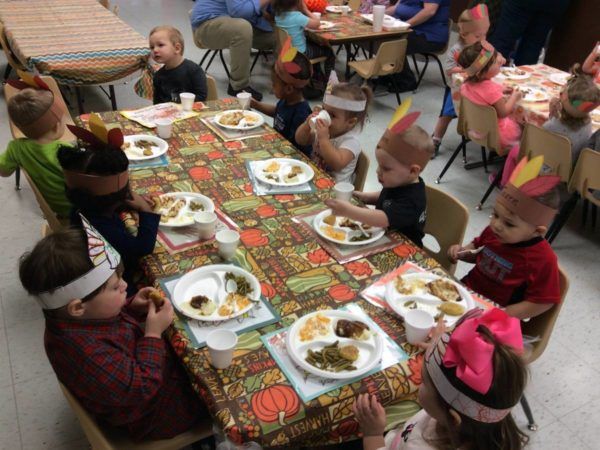 preschool_children_eating_thanksgiving_dinner_at_the_peanut_gallery_la_porte_tx-600x450