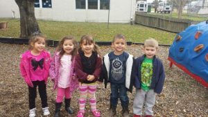 preschool_children_hanging_out_on_playground_the_peanut_gallery_la_porte_tx-752x423