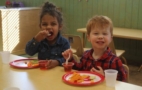 preschool_children_having_fun_while_eating_lunch_at_cadence_academy_preschool_frisco_tx-711x450