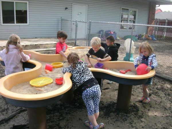 preschool_children_playing_in_elevated_sand_area_cadence_academy_preschool_ankeny_ia-600x450