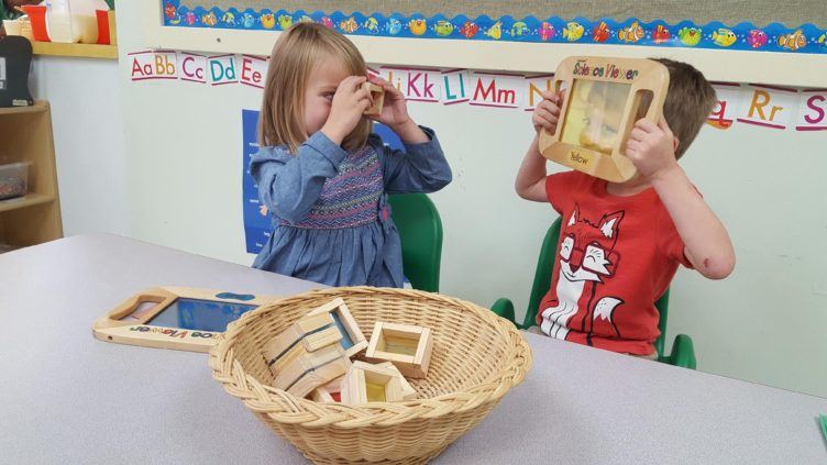 preschool_children_playing_with-science_viewers_fredericksburg_childrens_academy_fredericksburg_va-752x423