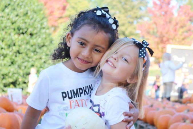 preschool_friends_at_the_pumpkin_patch_cadence_academy_preschool_kenton_huntersville_nc-1024x683-675x450