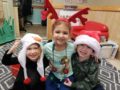 preschool_friends_in_christmas_outfits_cadence_academy_preschool_portland_or-600x450