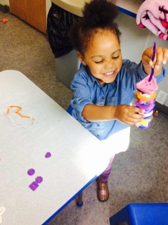 preschool_girL-stacking_buttons_on_pipe_cleaner_rogys_learning_place_lake_street_peoria_heights_il-336x450