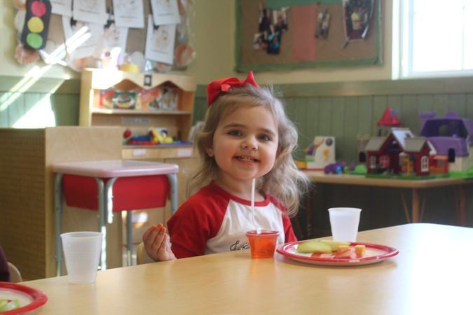 preschool_girl_eating_a_healthy_lunch_at_cadence_academy_preschool_frisco_tx-675x450