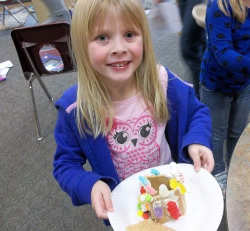 preschool_girl_gingerbread_house_cadence_academy_preschool_sleater-kinney_olympia_wa-488x450