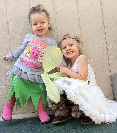 preschool_girls_playing_dress-up_cadence_academy_preschool_tumwater_wa-397x450