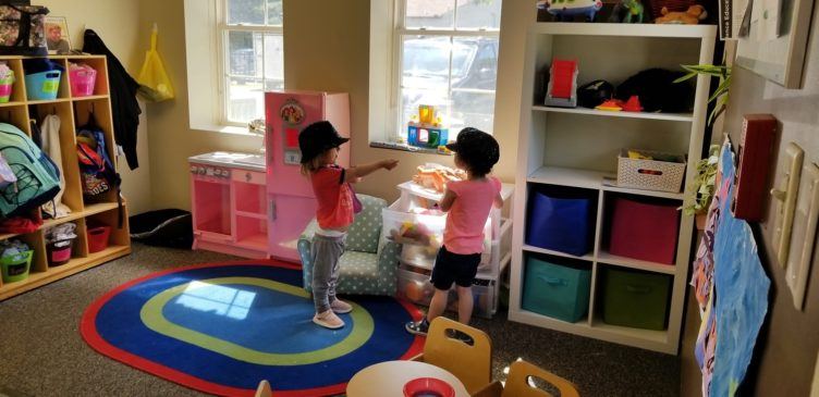 preschool_girls_playing_in_homelike_environment_jonis_child_care_preschool_canton_ct-752x365