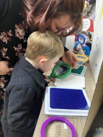 preschool_magnifiying_glass_activity_cadence_academy_preschool_yelm_highway_olympia_wa-338x450