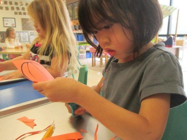 preschool_pumpkin_art_activity_cadence_academy_preschool_sherwood_or-600x450