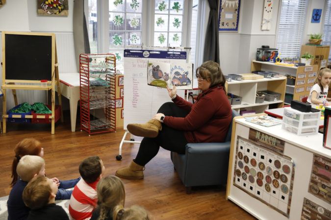 preschool_teacher_reading_book_to_preschoolers_winwood_childrens_center_leesburg_va-675x450