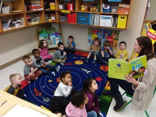 preschool_teacher_reading_soccer_books_to_students_cadence_academy_preschool_clackamas_or-600x450