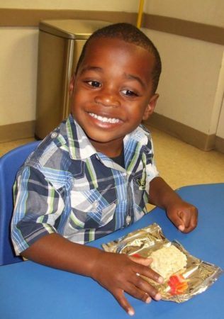 preschooler_eating_a_snack_at_cadence_academy_preschool_carmichael_ca-316x450