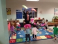 preschoolers_and_teacher_playing_with_scarves_smaller_scholars_montessori_academy_grisby_tx-600x450