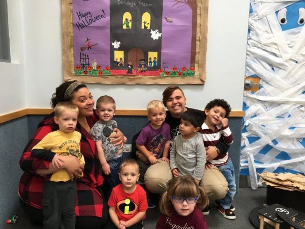 preschoolers_and_teachers_posing_for_a_photo_adventures_in_learning_oswego_il-600x450