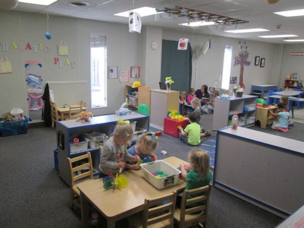 preschoolers_at_learning_areas_rogys_learning_place_pekin_il-600x450