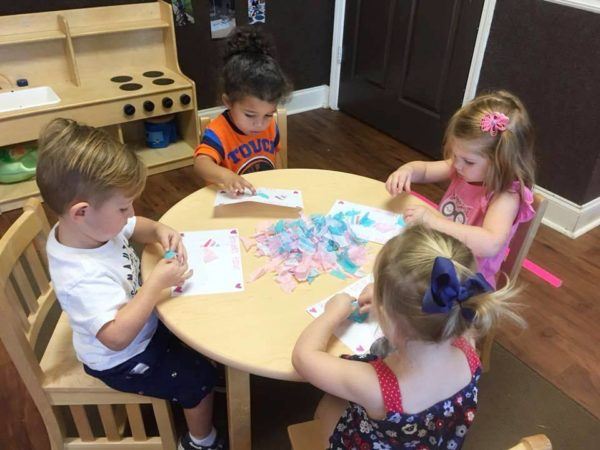 preschoolers_doing_a_paper_mache_craft_sunbrook_academy_at_bay_springs_villa_rica_ga-600x450