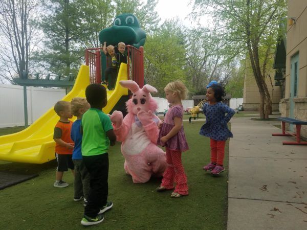 preschoolers_enjoying_easter_bunny_on_playground_canterbury_academy_at_small_beginnings_overland_park_ks-600x450